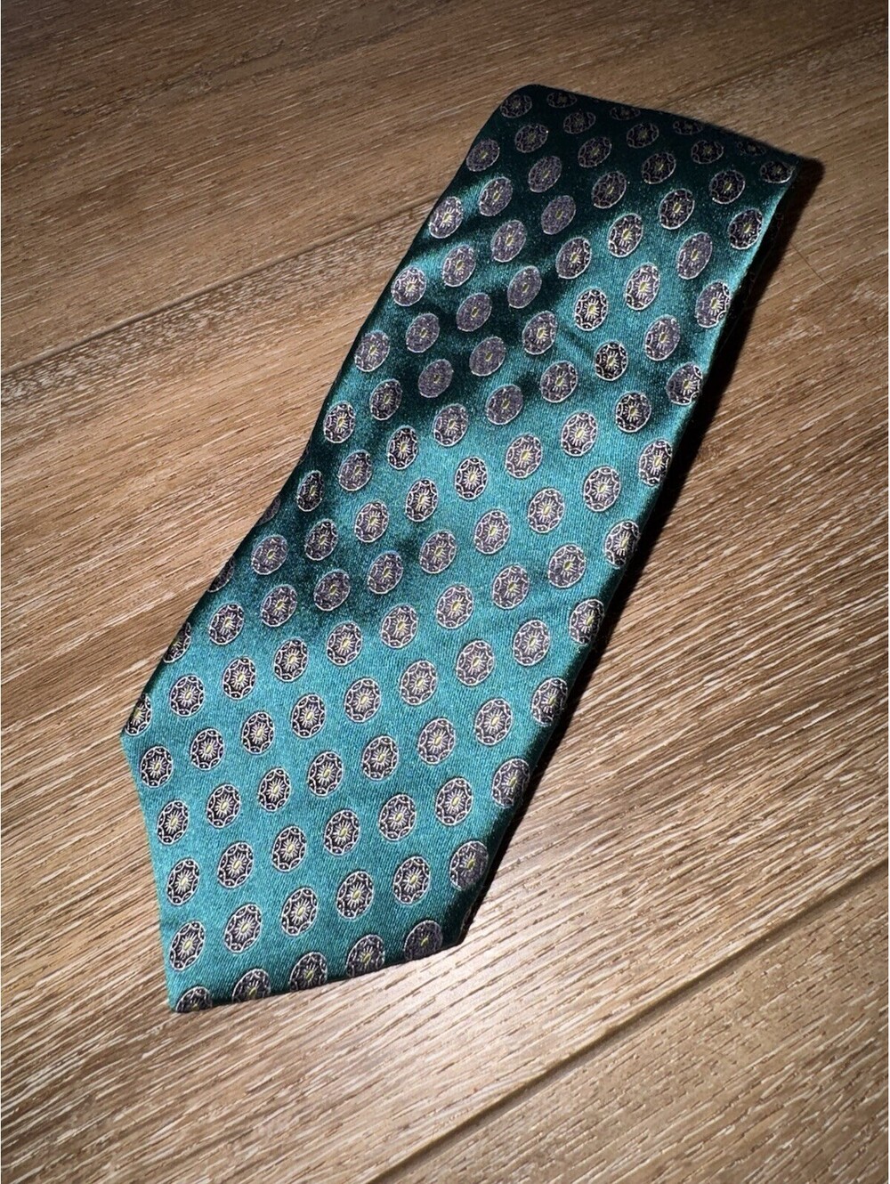 Ike Behar New York Silk Tie Green Medallion Hand Tailored USA 57” Men’s